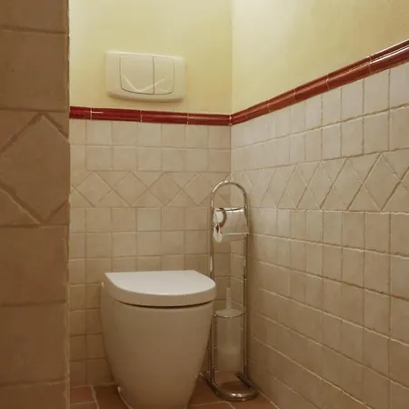 Charming House - Parking Included 아파트 *